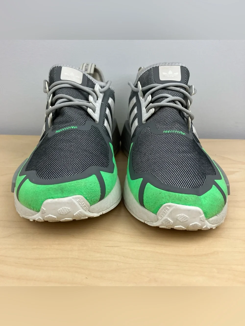 Adidas Men’s Size 10.0 NMD R1 Gray Screaming Green White Athletic Running Shoes